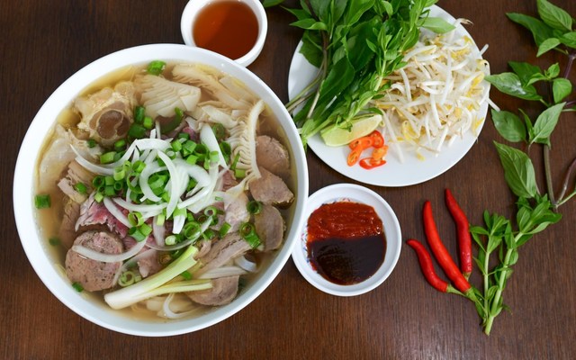 Phở Quê Hương - Hoàng Quốc Việt