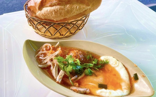 Bún Xào, Bánh Mì Xíu Mại & Nước Uống - Ly Nga