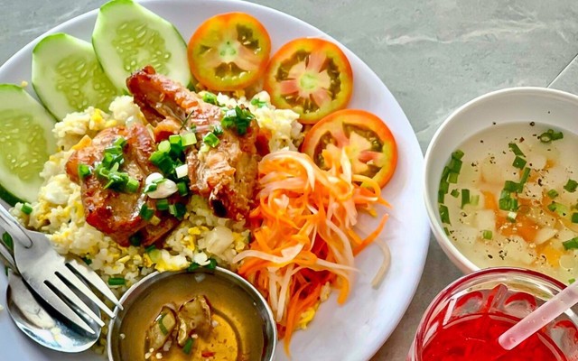 BUMBOY 67 Vân Đồn - Cơm Tấm & Bò Nướng