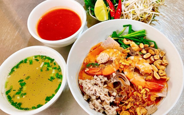 Nhung - Hủ Tiếu Nam Vang - Nguyễn Văn Nguyễn