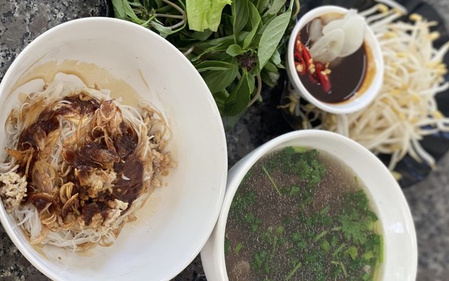 Phở Hùng - 133 Đường Wừu