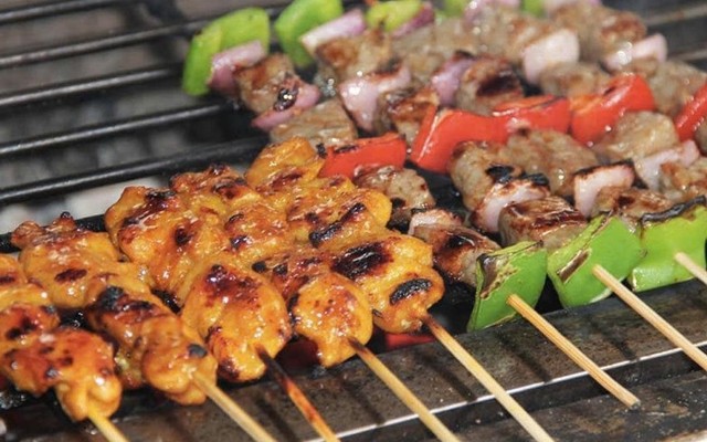 Quán Nướng Chị Sinh - Chân Gà & Bò Lá Lốt