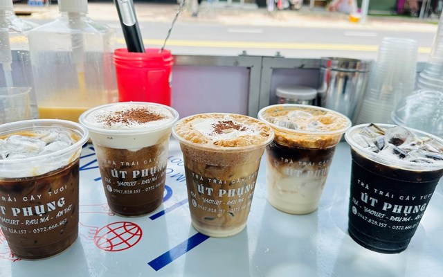 Cà Phê Mang Đi - Út Phụng