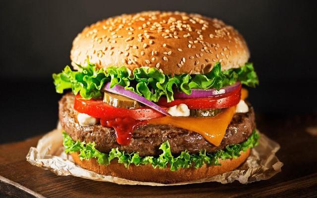 Heo Con - Cơm Trộn, Cơm Gà Sốt, Gà Rán & Hamburger - Nguyễn Gia Trí