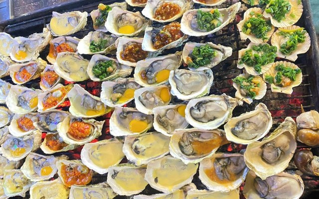 Quán Ốc Hàu Nguyệt Nguyễn - Lê Duẩn