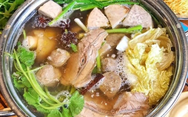 Lẩu Đuôi Bò Phát Tài - Cách Mạng Tháng 8