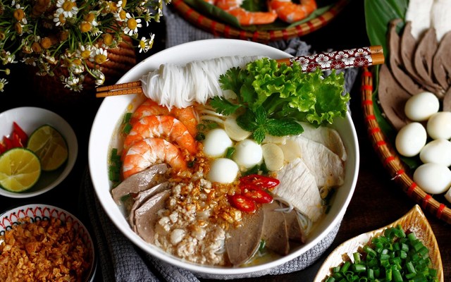 Hủ Tiếu, Bún Riêu Cua Đồng & Mì Cay Kim Chi - Tiệm Ăn Nhà Gỗ - 99 Đinh Châu