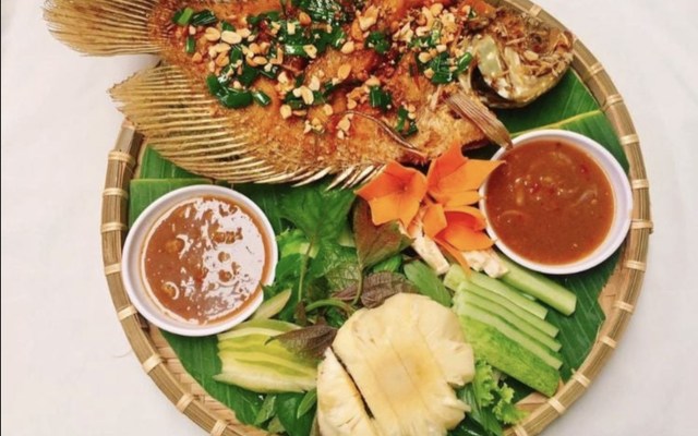 Cá Tai Tượng Chiên Xù Cuốn Rau Rừng - Đường Số 11