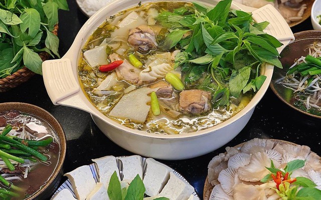 Lẩu Gà Lá É Ngô Gia CN2