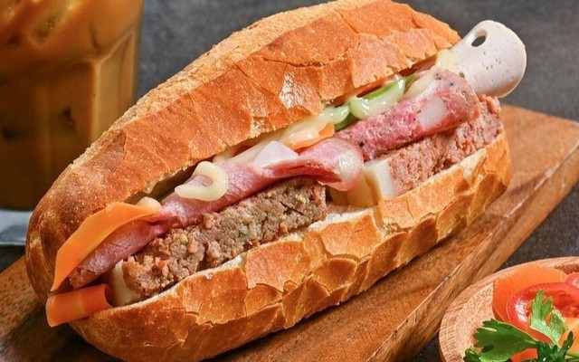 Bánh Mì Sài Gòn 10 Điểm - 25 Lò Sũ