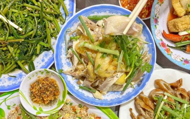 Tiệm Cơm Linh Giang