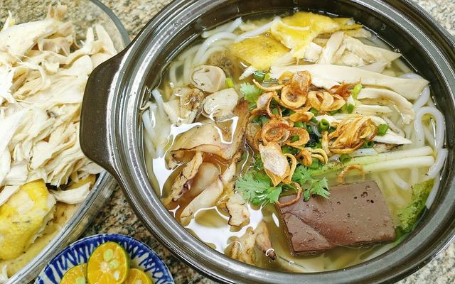 Bánh Canh Gà Cô Thủy - Lê Lợi