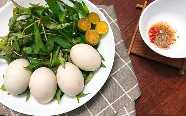 Trứng Vịt Lộn Bà Thắm Lé - Phan Huy Ích
