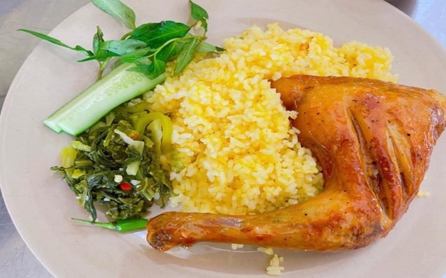 Cơm Gà Xối Mỡ 131C - Lâm Văn Bền