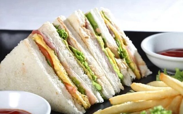 Tiệm bánh Hoàng Hôn - Bánh Mì Kẹp - Chùa Láng
