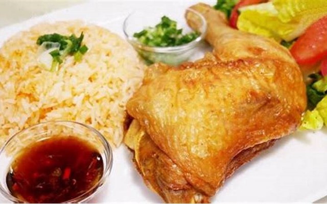 Cơm Gà Xối Mỡ Hồng Phượng