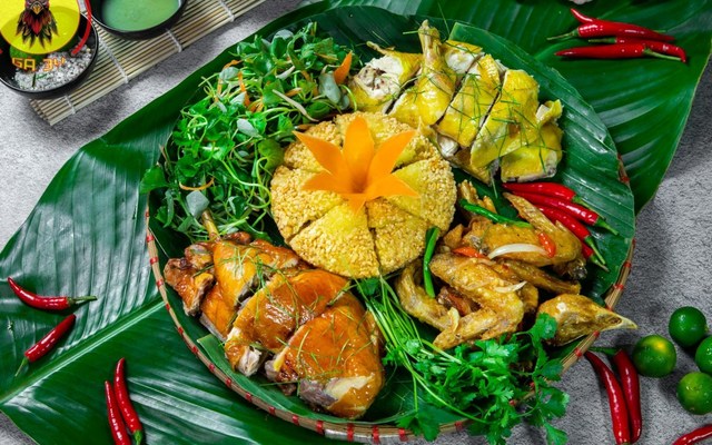 Gà Trần Phát - Phạm Văn Đồng