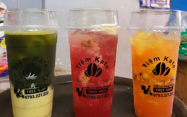 Tiệm Cà Phê Ngày Tháng Năm