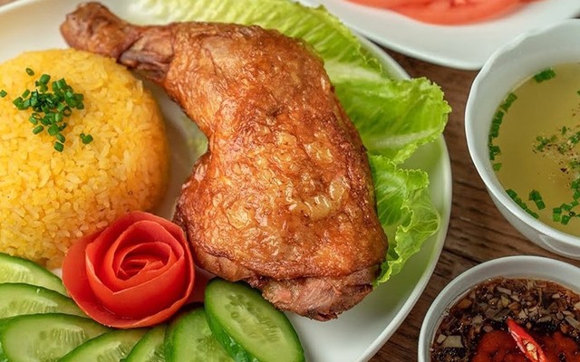 Anh Ba Ký - Mì Xào Giòn & Cơm Gà Xối Mỡ