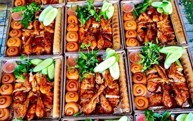 Gà Nướng Cơm Lam Bảo Linh - Huỳnh Tấn Phát