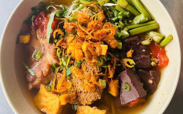 Bún Riêu & Bánh Đa Cua - Hai Chị Em