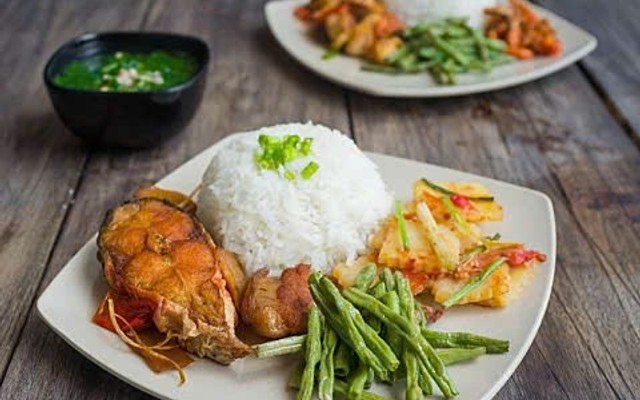 Quán Cơm Trưa Ngọc Hiếu - Đối Diện Sân Vận Động Tân Uyên