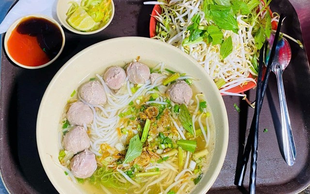 Tiệm Hủ Tiếu Đêm 140 - Nguyễn Trãi