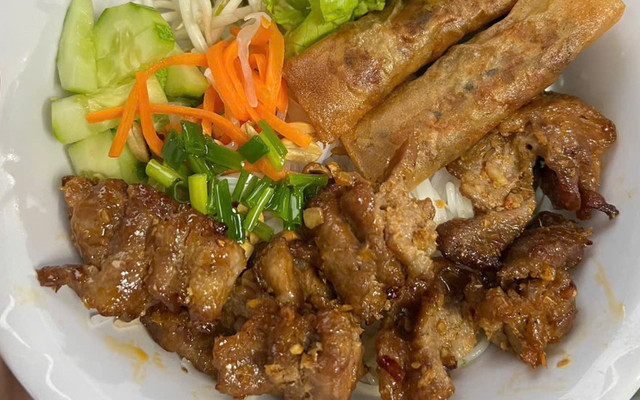 Chị Bé - Bún Thịt Nướng - Phan Văn Trị