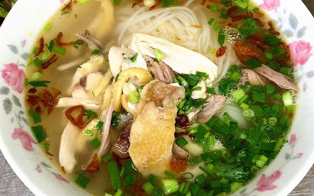 Năm Núi - Hủ Tiếu Nấm Gà Xé
