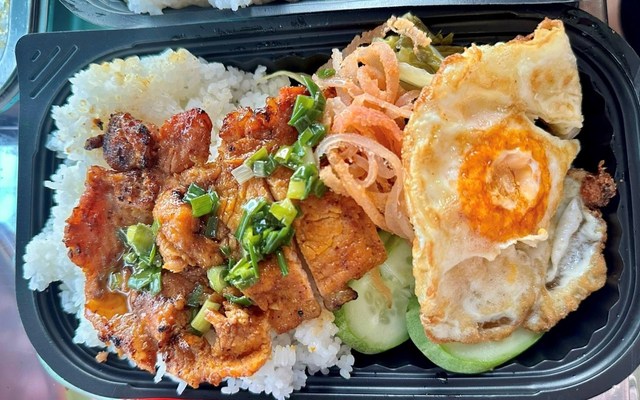 Cơm Tấm Đêm Tú Anh - Quốc Lộ 1A