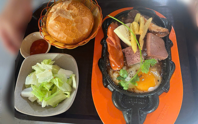 BEEFSTEAK Thu Ngân - Trương Tùng Quân