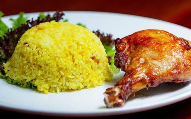 Cơm Gà Xối Mỡ Cô Sáu - Bình Thạnh