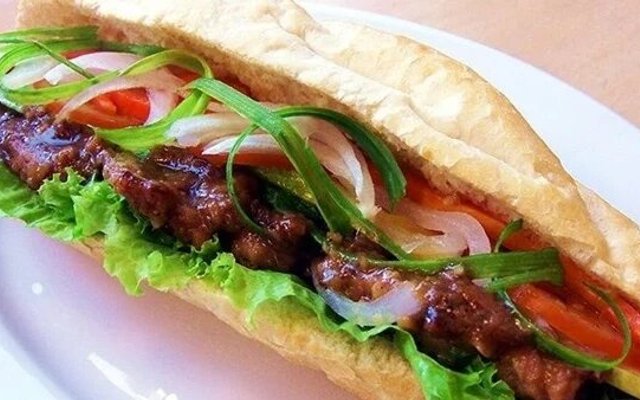 Bánh Mì Thịt Nướng - Cách Mạng Tháng 8