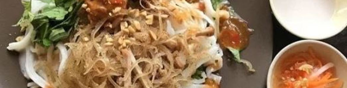 Trung - Bánh Tằm Bì, Há Cảo & Xôi Gà