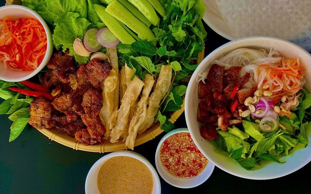 Tiệm Nướng Phố Núi - Mẹt Thịt Nướng Cay