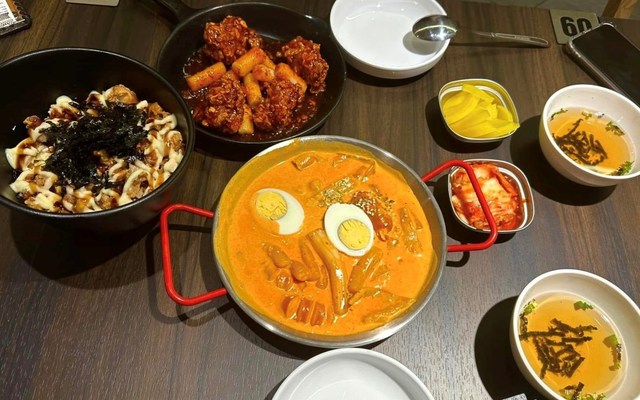 Tê Tê Kimbap, Cơm Cuộn & Đồ Ăn Hàn Quốc - Văn Cao