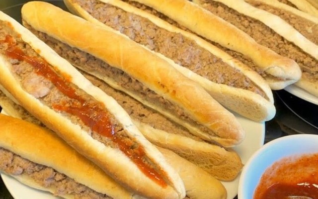 Bánh Mì Pate Cột Đèn - Linh House - Phan Châu Trinh