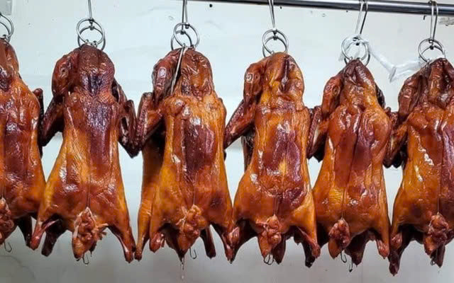 Vịt Quay Tuyền Ký - Cách Mạng Tháng 8