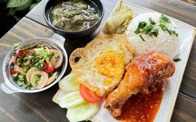 8 Lạng - Cơm Trưa & Lẩu Nướng