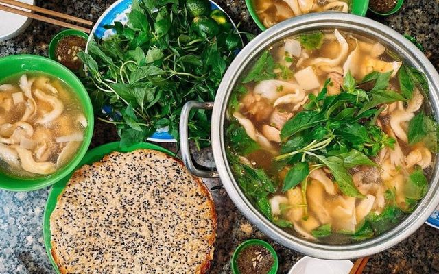 Lẩu Gà Lá É 79K - Gà Xanh - Ung Văn Khiêm