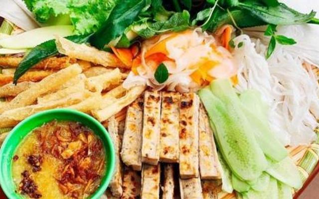 Cô Ba - Nem Nướng Nha Trang - Lê Lai