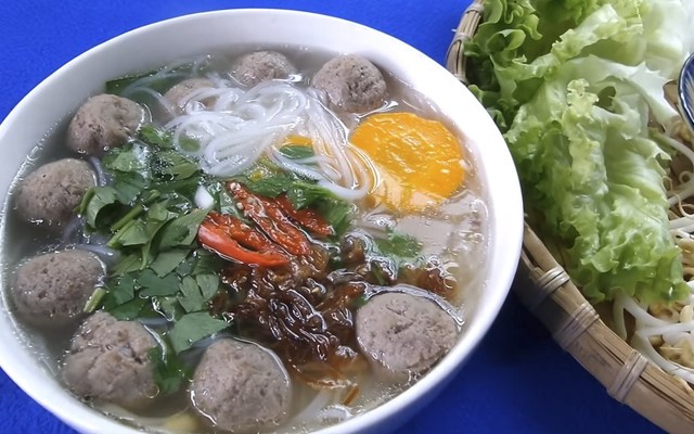 Cô Liên Hủ Tiếu Bò Viên - Trần Khắc Chân PN