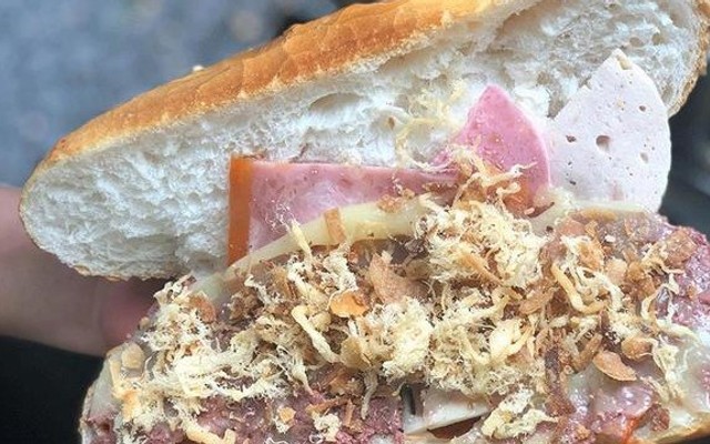 Bánh Mì Oanh - 146 Lê Thánh Tôn