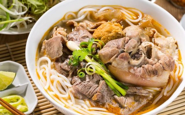 Bún, Phở & Sinh Tố - Chị Ba Diễm - Trần Thị Lý