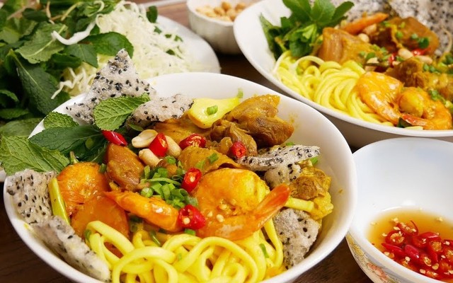 MÌ QUẢNG 2 ANH EM - Lê Hồng Phong