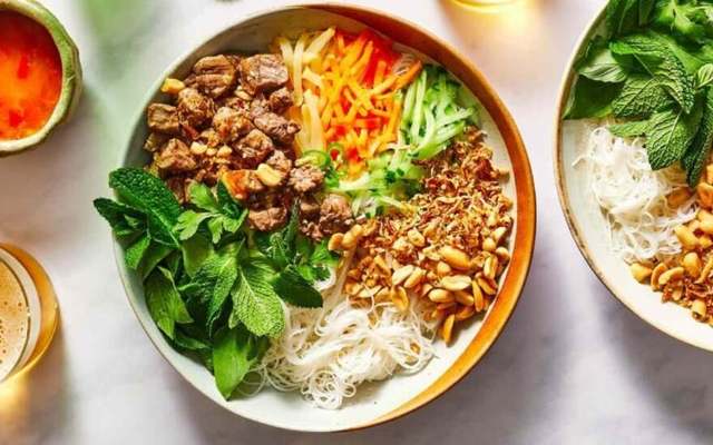 Ngon Street Food - Bún Trộn, Trà & Nước Ép - Nguyễn Huy Tưởng