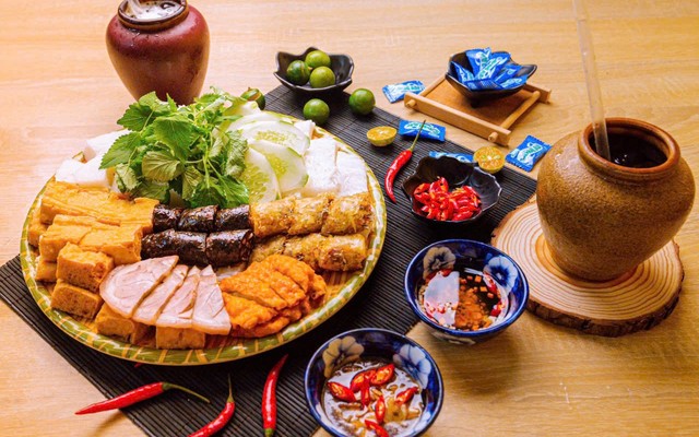 Bún Đậu Mắm Tôm 35 & Tiệm Nhà Sữa - Trần Quốc Toản