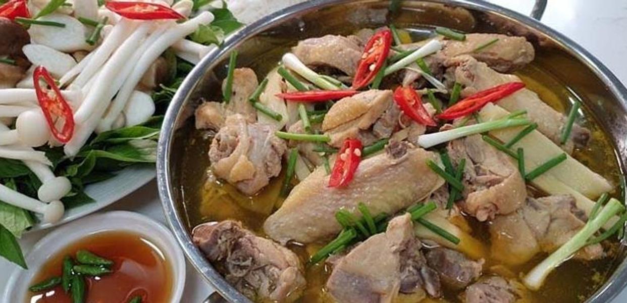 Quán Cơm Gà Quốc Toản - Lẩu Gà & Vịt Nấu Chao