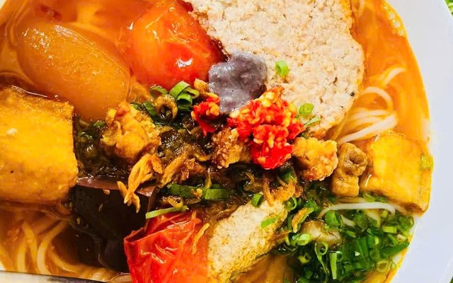 Bún Riêu Đỏ Daklak - Lê Quảng Chí