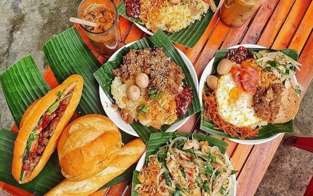 Louis Bread - Xôi, Bánh Mì & Cà Phê - 120 Phan Thanh